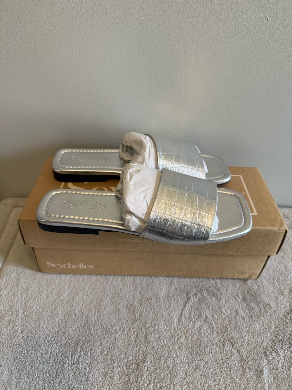 Seychelles Paris‎ Silver Croc-Embossed Slide Sandal NEW